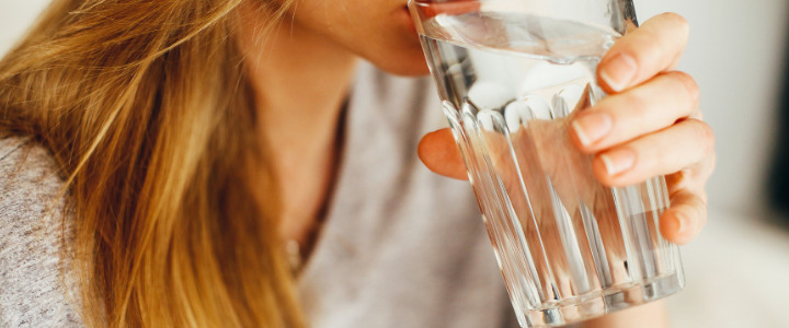 Beneficios de tomar agua purificada para la salud