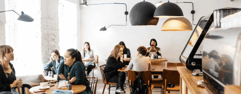 decorar un café bar