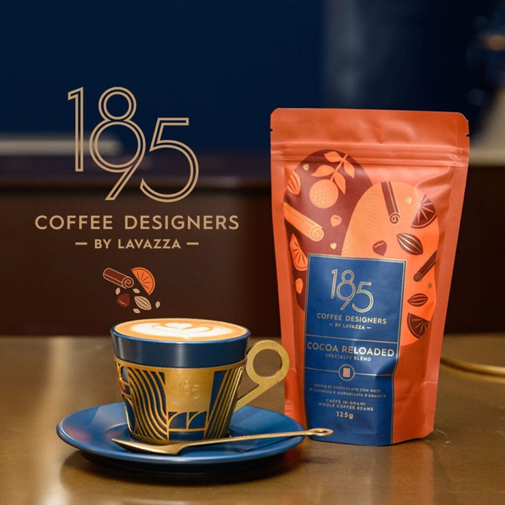 taza 1895 junto a cafe cocoa reloaded